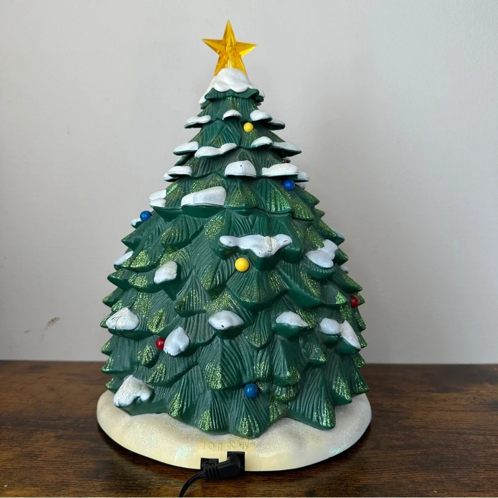 Vintage Avon 2007 Musical Christmas Tree with Moving Train & Village Scene - Picture 3 of 11